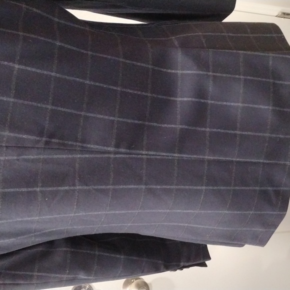 Boss gray and brown windowpane plaid wool sport coat on blue background. 38 R - Picture 11 of 14